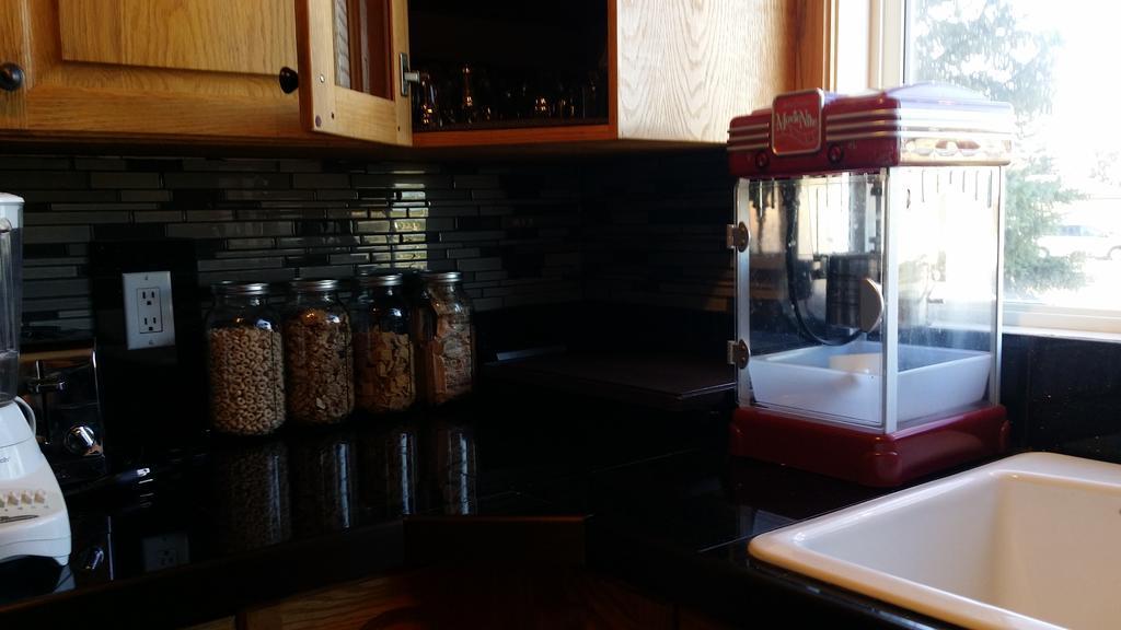 Eileen'S Bed & Breakfast/Guest House Hay River Εξωτερικό φωτογραφία