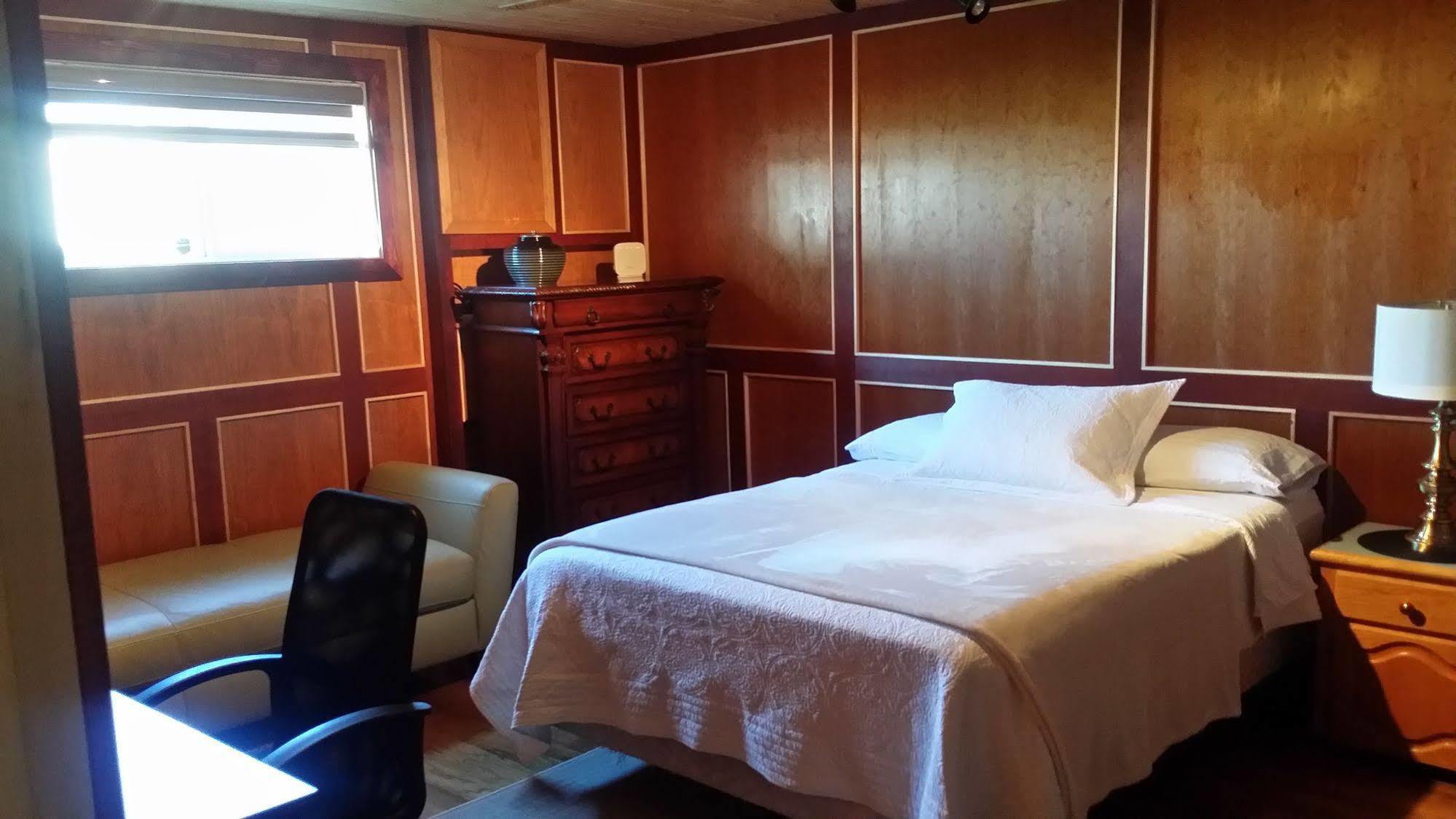 Eileen'S Bed & Breakfast/Guest House Hay River Εξωτερικό φωτογραφία